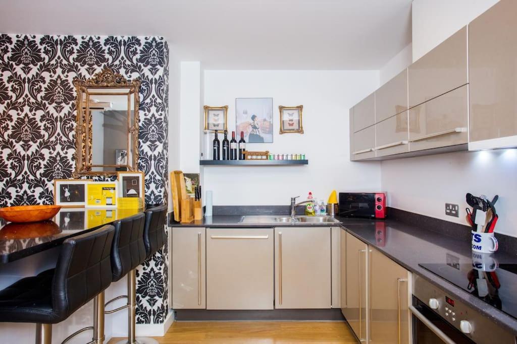 شقة Unique & Welcoming 2Bd Flat In Limehouse لندن المظهر الخارجي الصورة