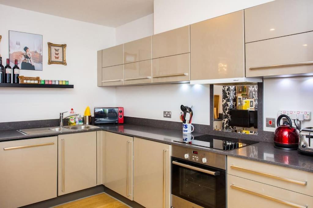 شقة Unique & Welcoming 2Bd Flat In Limehouse لندن المظهر الخارجي الصورة